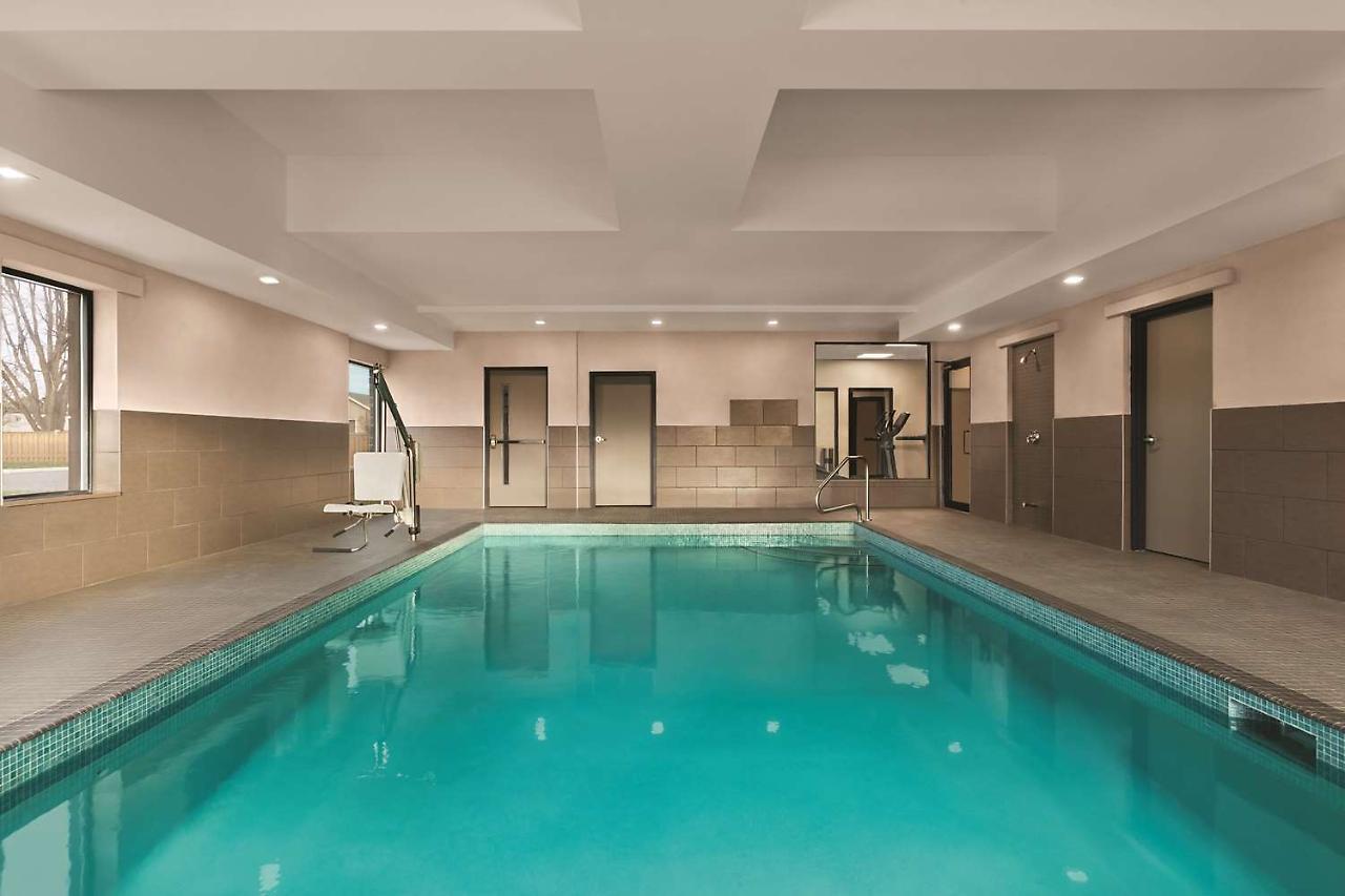 Country Inn & Suites By Radisson, Belleville, On 외부 사진