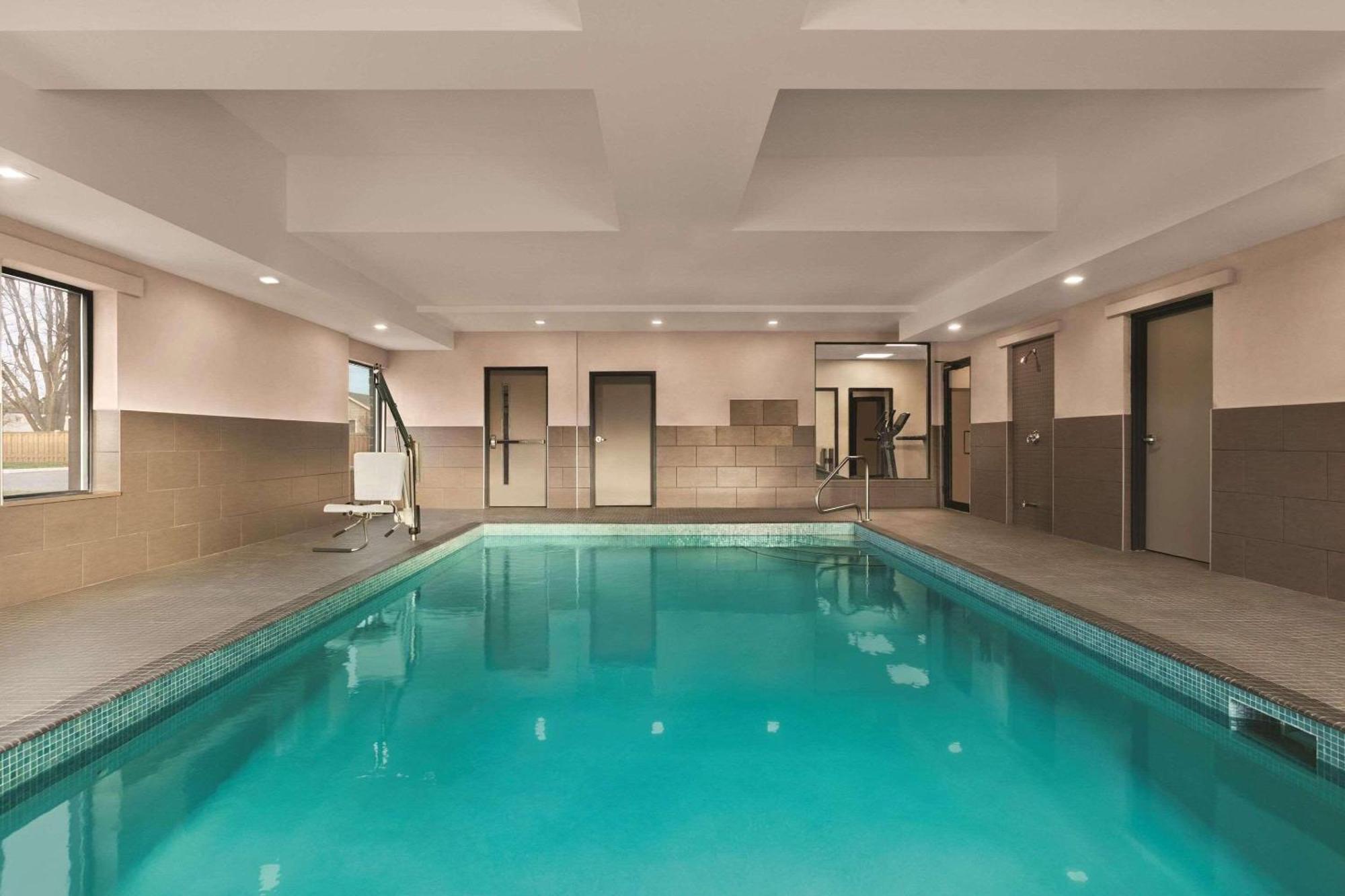 Country Inn & Suites By Radisson, Belleville, On 외부 사진