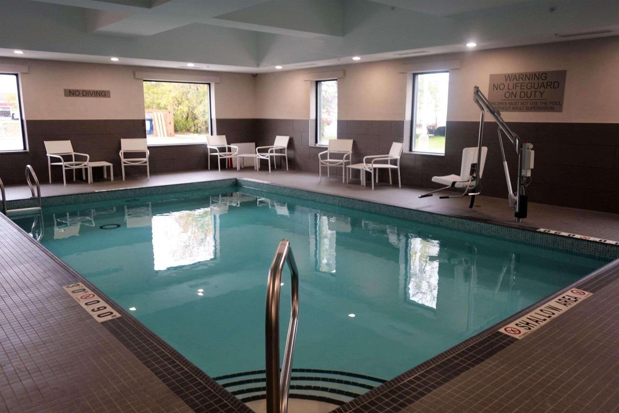 Country Inn & Suites By Radisson, Belleville, On 외부 사진