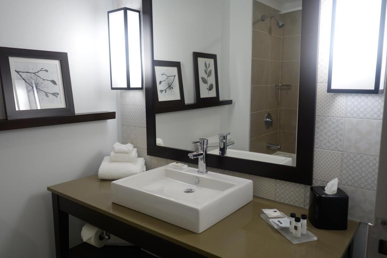 Country Inn & Suites By Radisson, Belleville, On 외부 사진